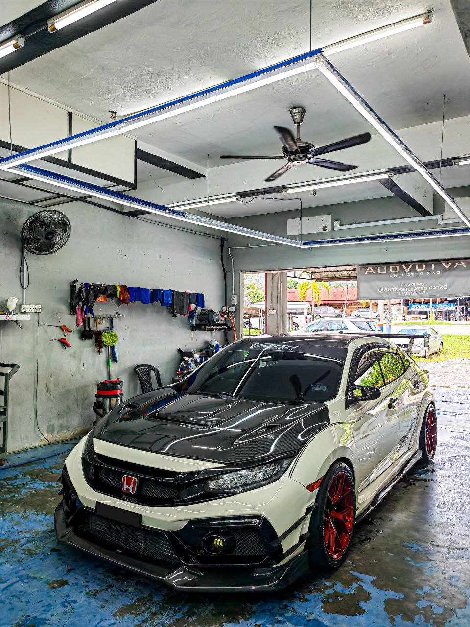 Varis front hood (Carbon Fiber) (1)